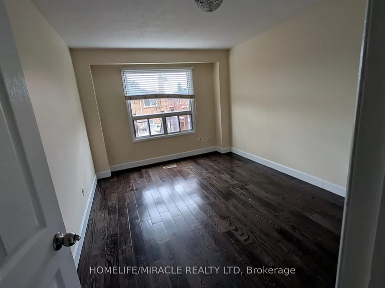 378 Hansen Rd N — Photo 10
