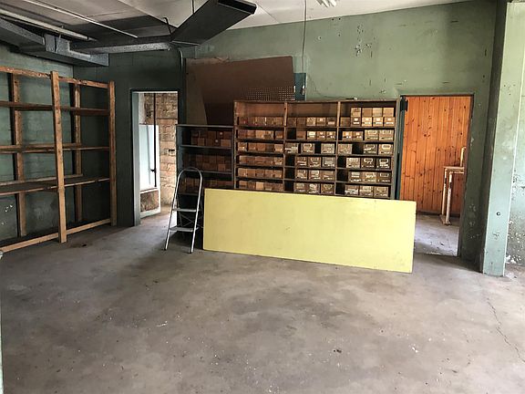 2nd image of 505 Oakhill Ave