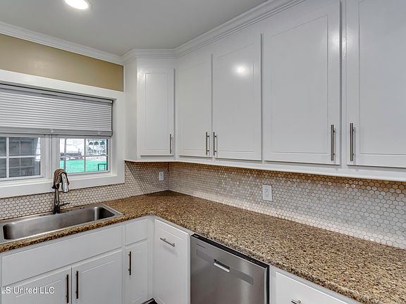 3rd image of 748 E Northside Dr