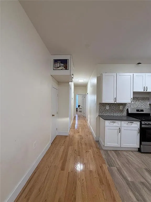 3 bed, 1.5 bath, 920 sqft, $3,700 — Photo 3