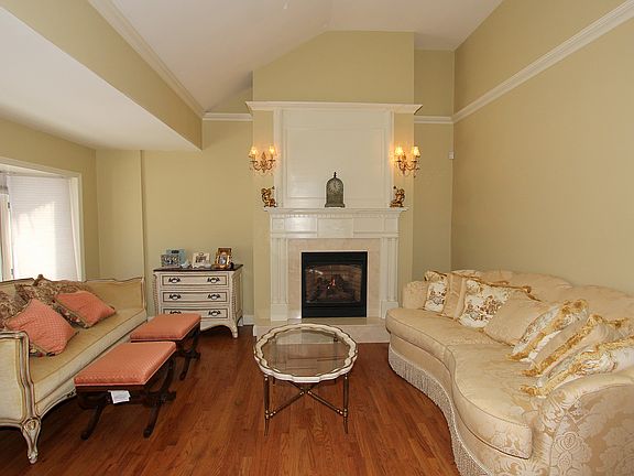 3rd image of 2717 Wendell Ln