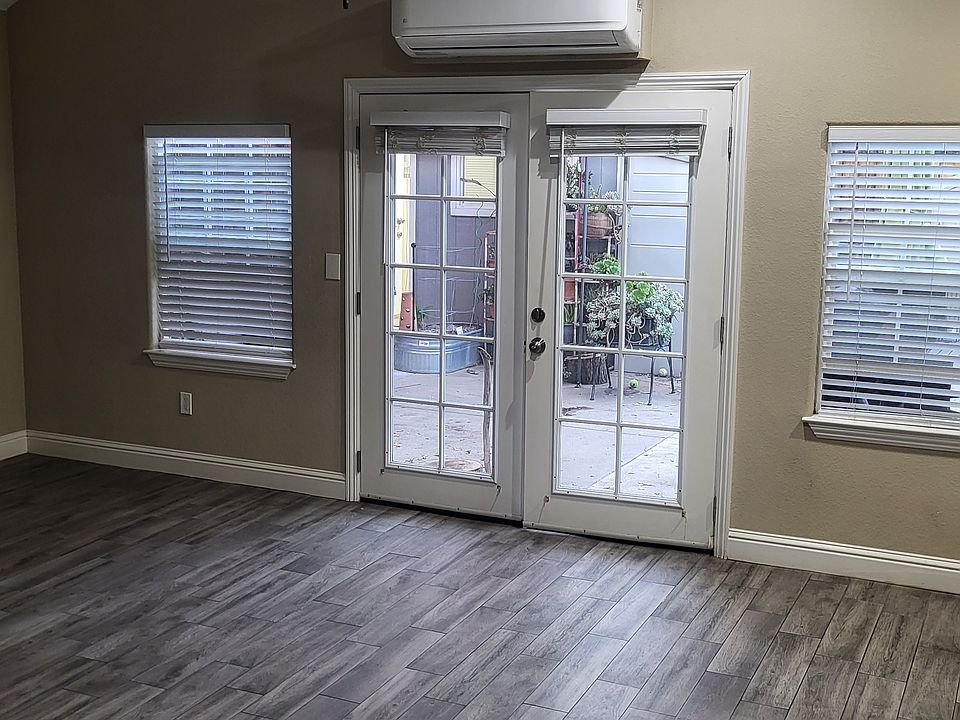 FRONT ROOM