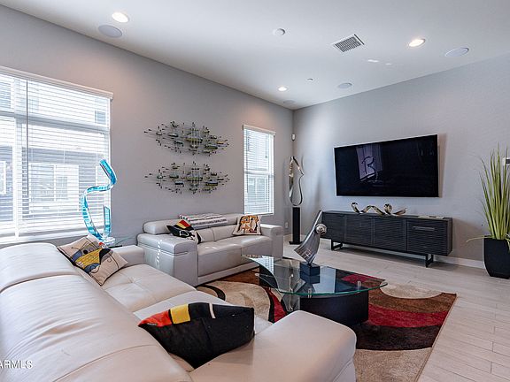 4th image of 1717 E MORTEN Avenue #4