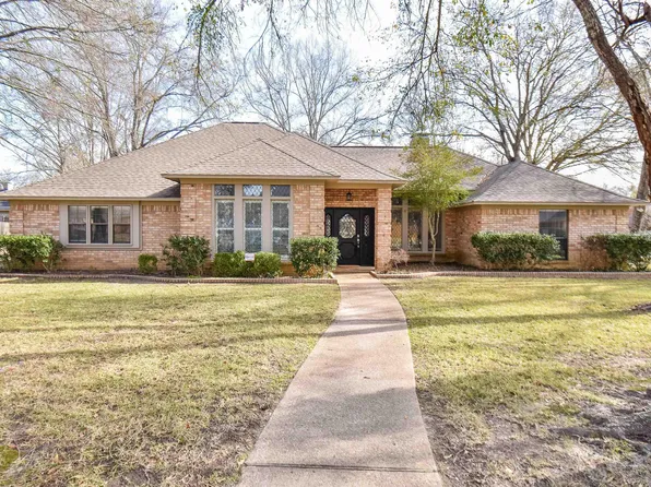 5802 Plantation Dr, Tyler, TX 75703