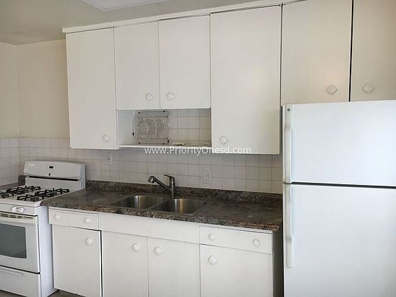 5th image of 4915 Iroquois Ave