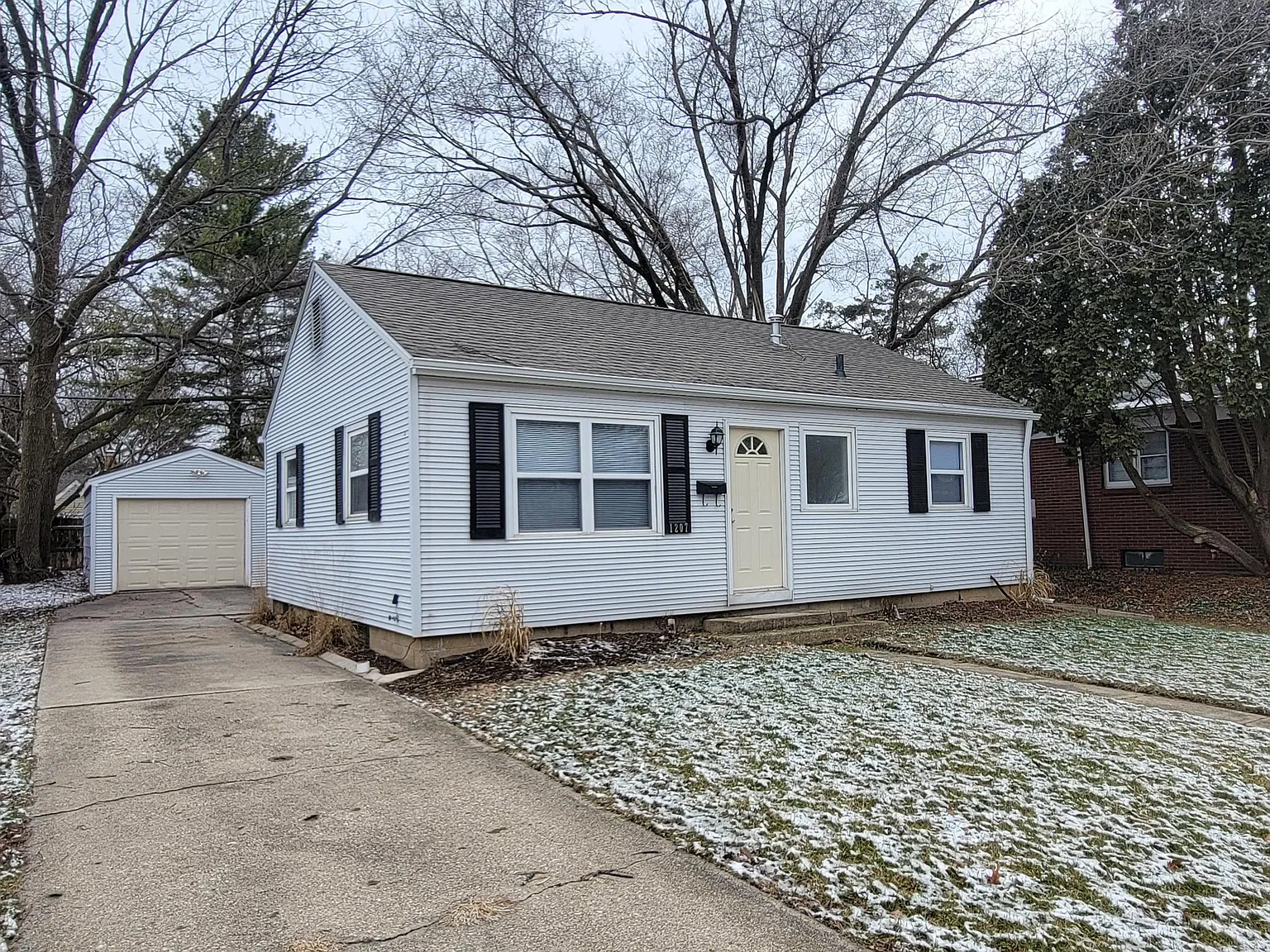 1207 W Springfield Ave photo 1