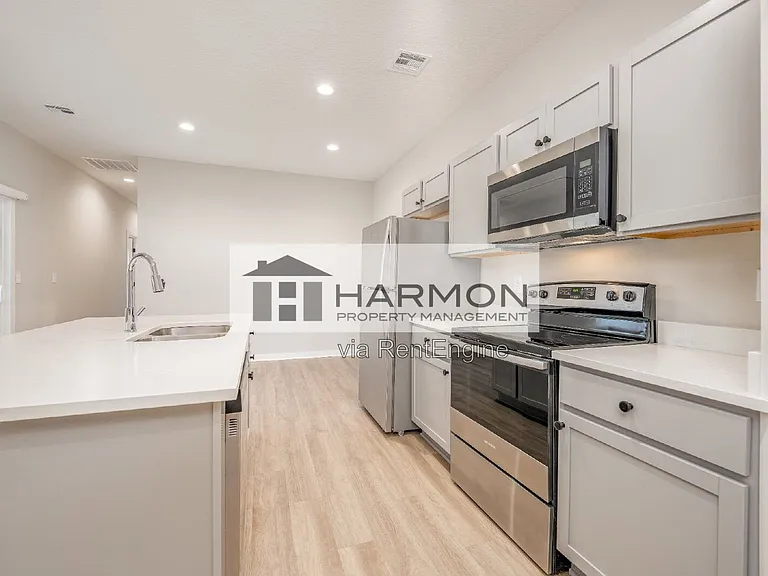 1902 N Cody Ln — Photo 4