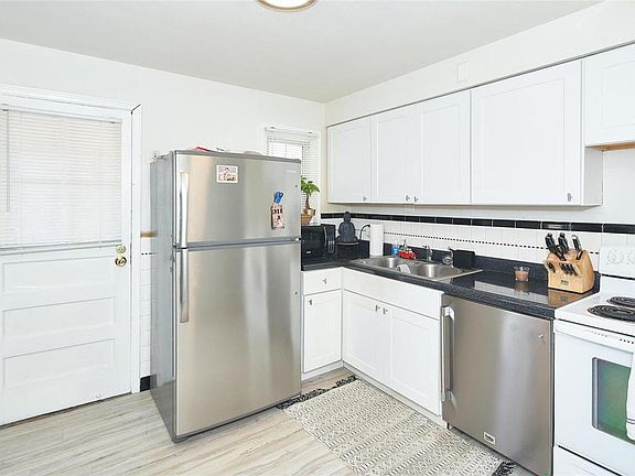 3rd image of 10378 Coburg Lands Dr