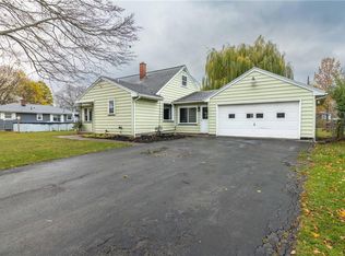 19 Barrus Ln, Rochester, NY 14612