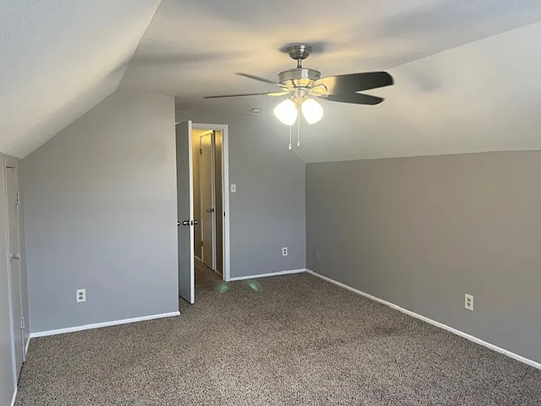 1306 Carnation Ln — Photo 20