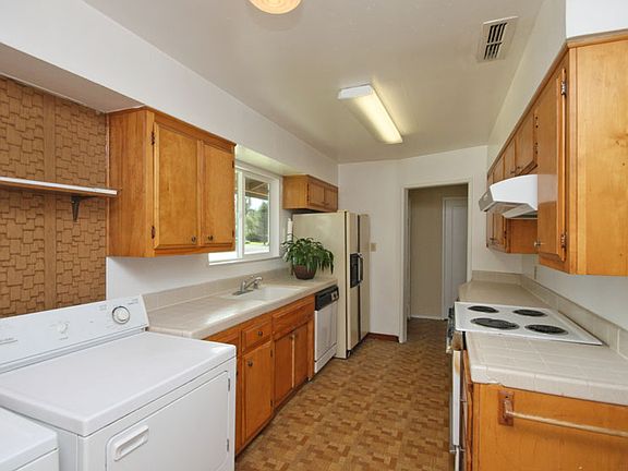 5th image of 1345 Morse Ave