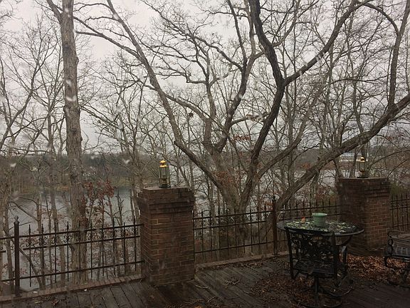 2nd image of 1042 Holiday Dr