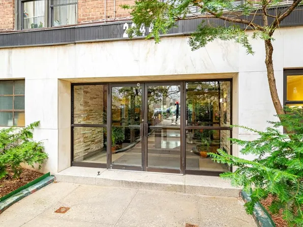 2244 Bronx Park East 2E image 2 of 30