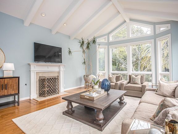 3rd image of 25 Brooke Ct