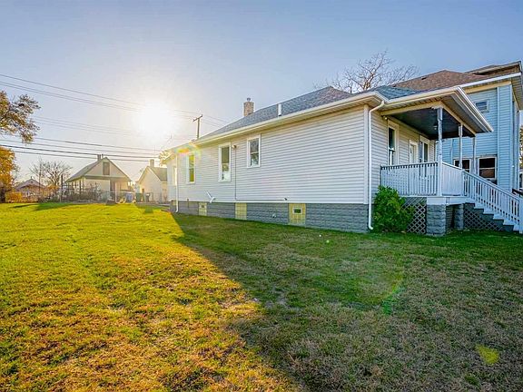 2nd image of 956 Willow Ct