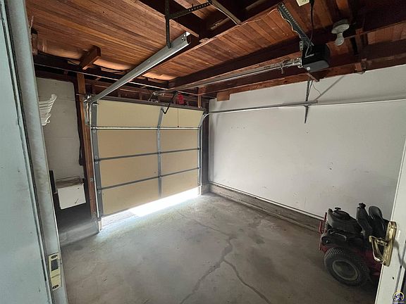 4th image of 934 Grand St