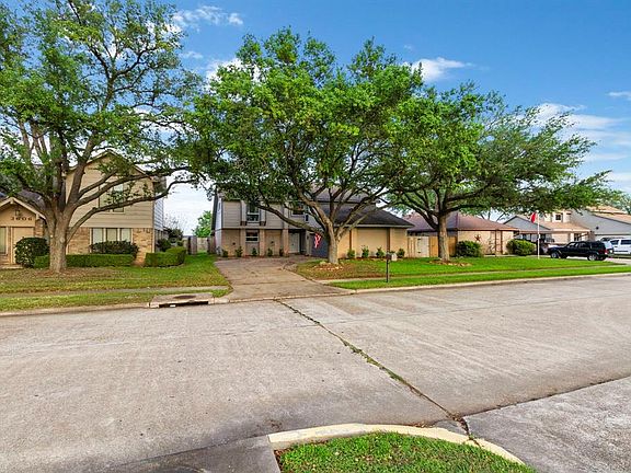 3rd image of 3610 Garrett Blvd