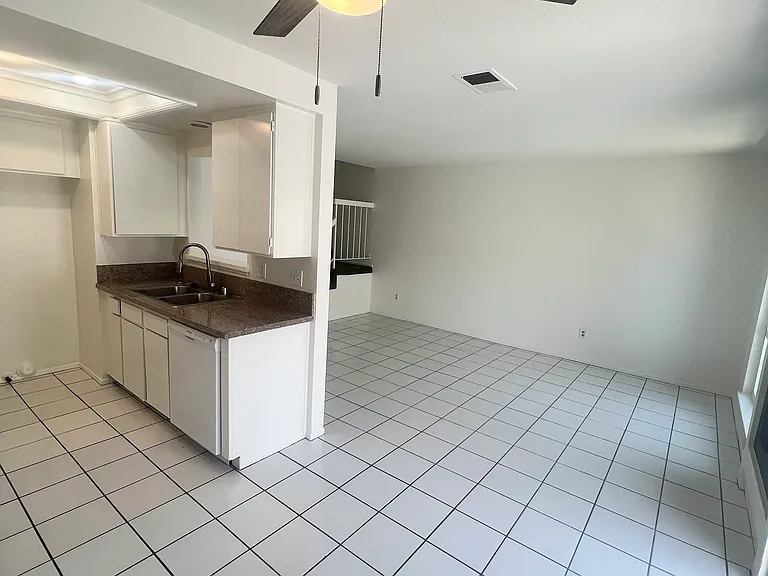 4842 King Cir #B — Photo 6