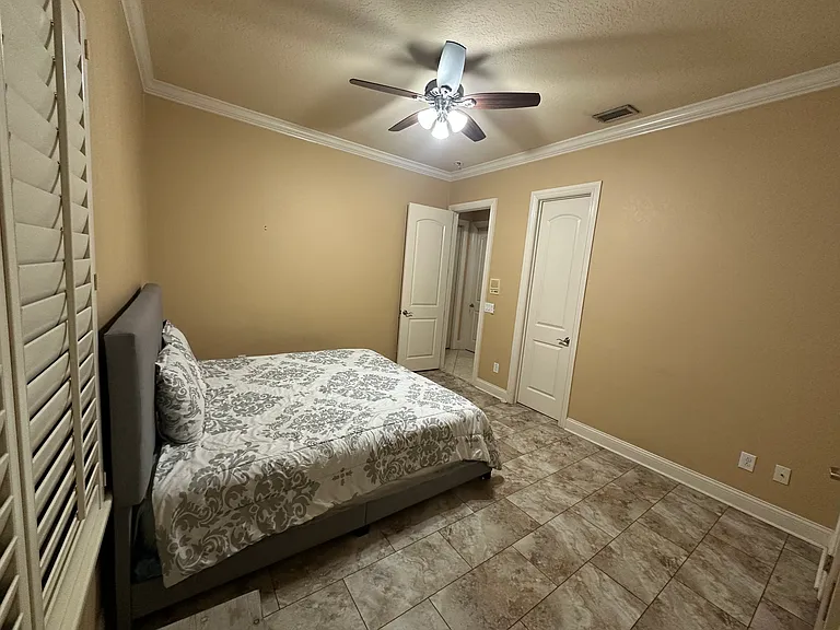 949-827 Longwood Markham Rd — Photo 2