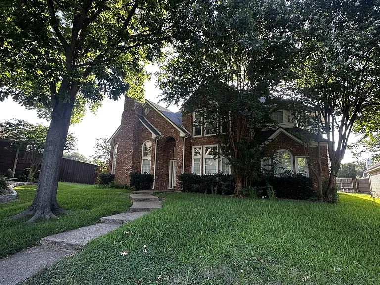 18532 Bay Pines Ln — Photo 1