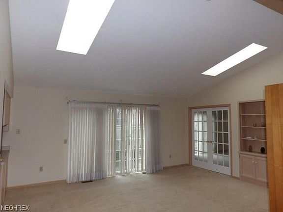 2nd image of 3439 Amesbury Ln