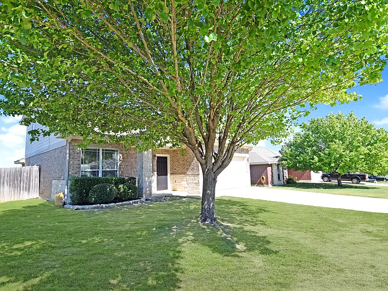 1706 Walker Place Blvd — Photo 3