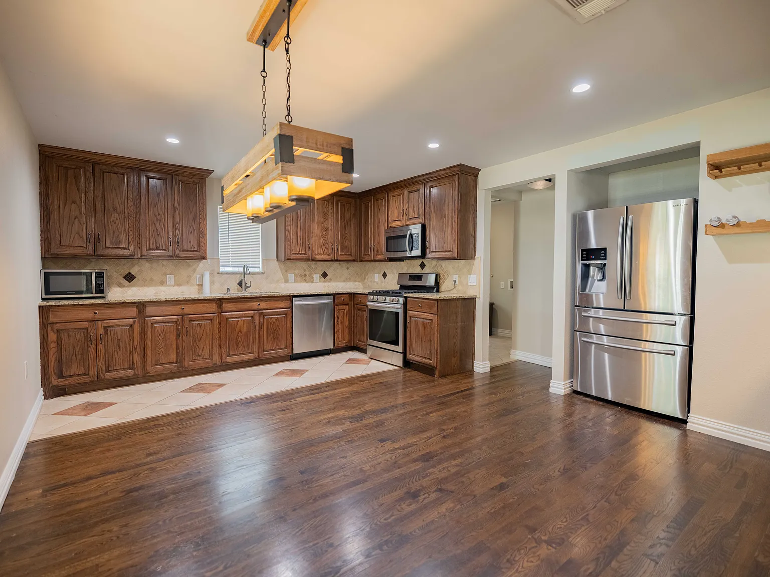 2 bed, 1382 sqft, $2,400 — Photo 3