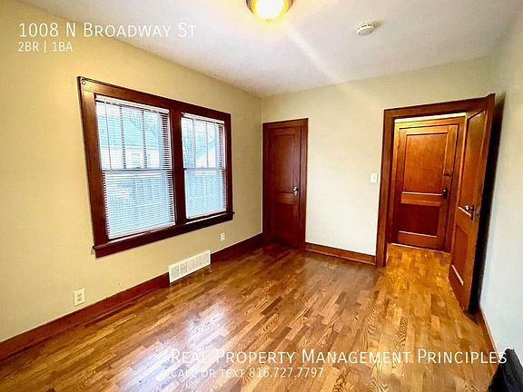 3rd image of 1008 N Broadway St
