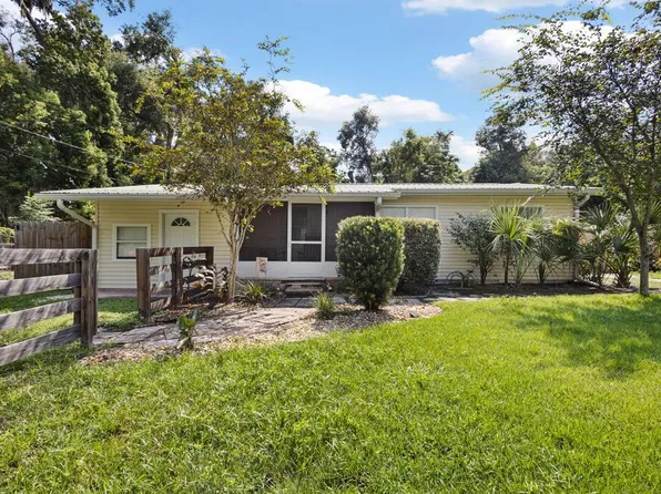 418 NE 3rd St, Trenton, FL 32693