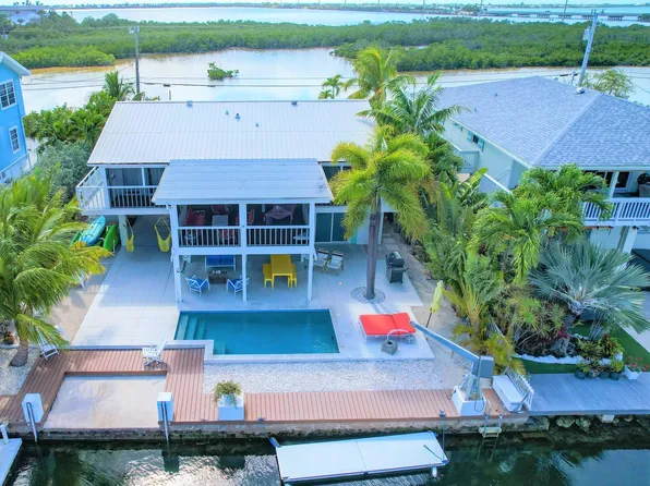 215 W Cahill Ct, Big Pine Key, FL 33043