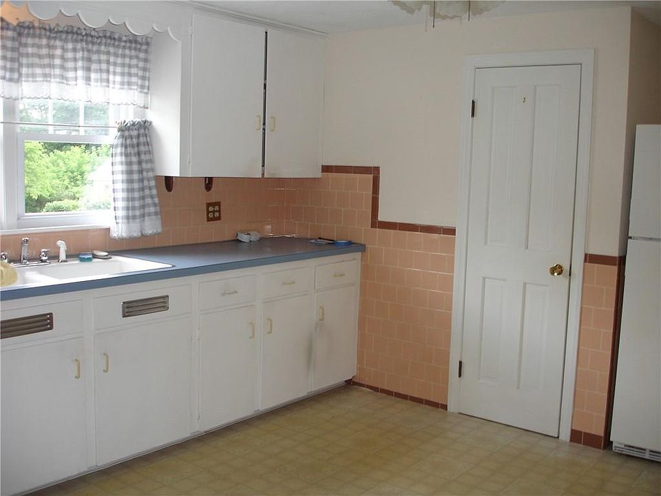 68 Bernice Ave, Woonsocket, RI 02895 Zillow