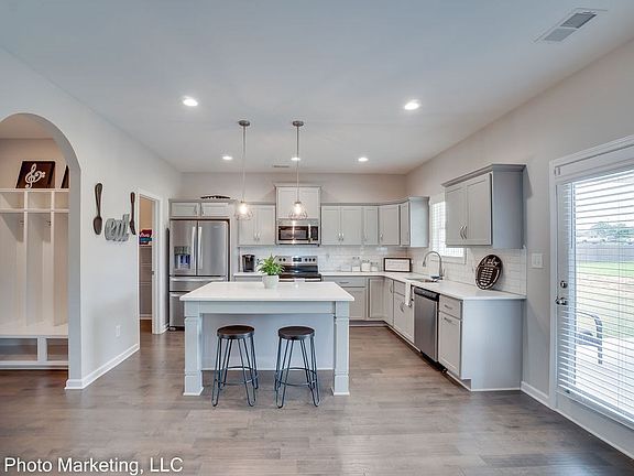 5th image of 121 Bella Dr