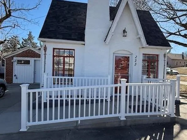 223 W 8th St, Larned, KS 67550