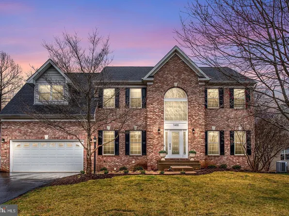 7490 Admiral Nelson Dr, Warrenton, VA 20186