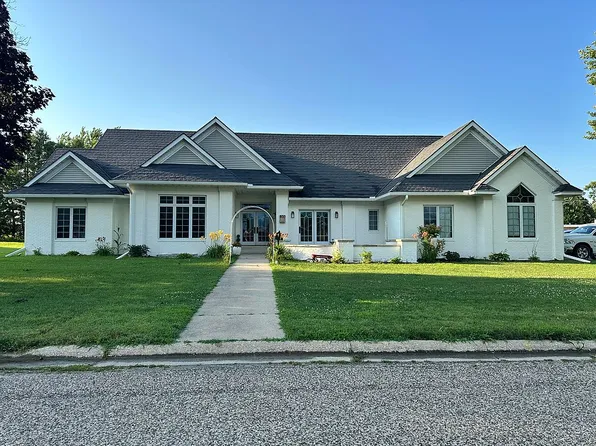 800 W 5th St, Sumner, IA 50674