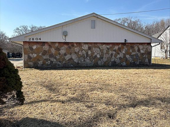 4th image of 2804 Searles Ave