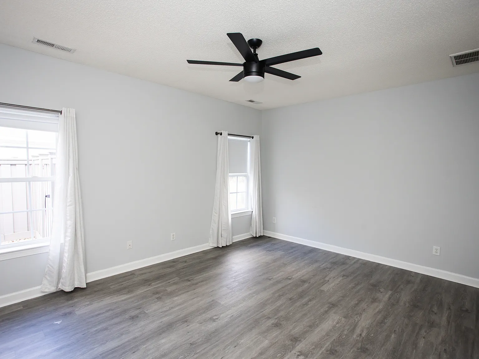 3 bed, 2090 sqft, $2,750 — Photo 4