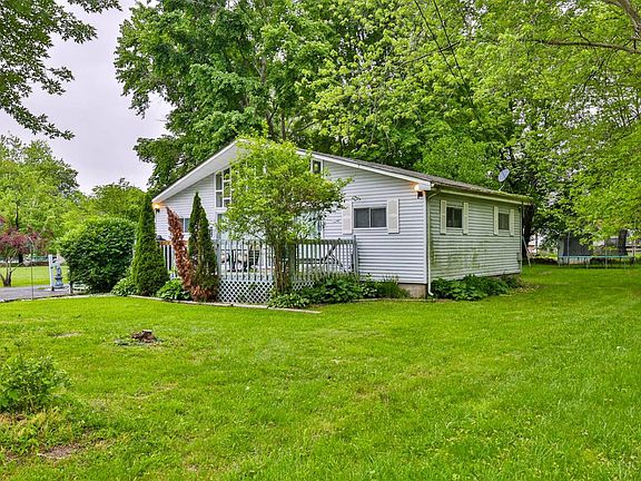 3rd image of 627 Manheim Dr