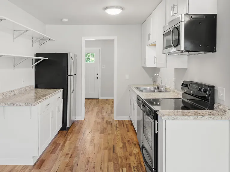 1009 N Buchanan Blvd #L — Photo 9