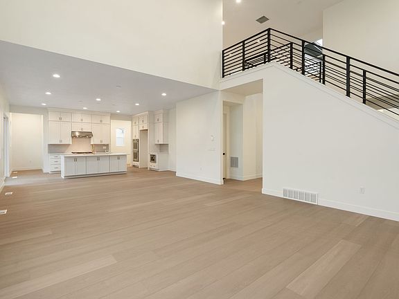 4th image of 447 N Pinnacle Ln #25