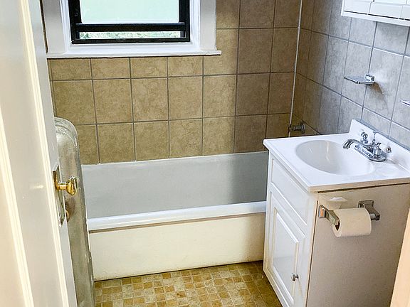 3rd image of 4625 N Winchester Ave #4631-306