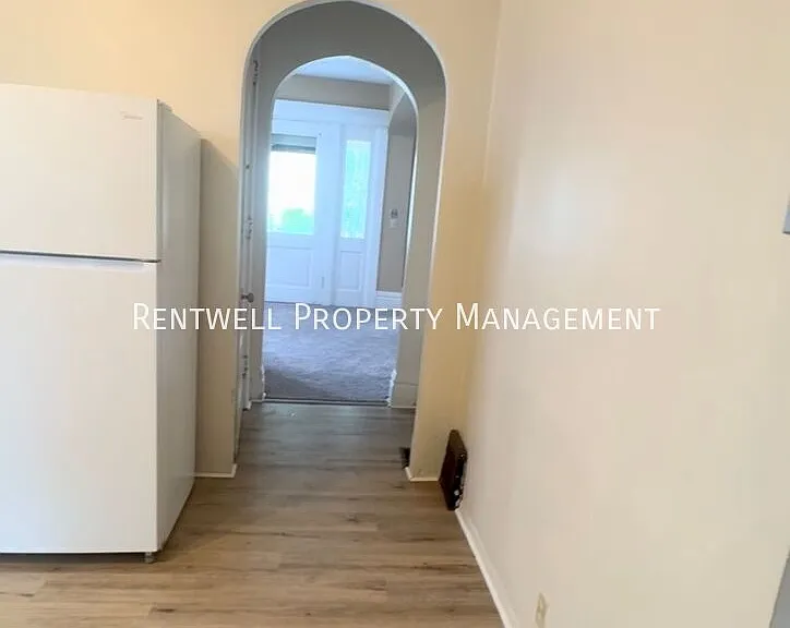 323 Boyles Ave — Photo 12