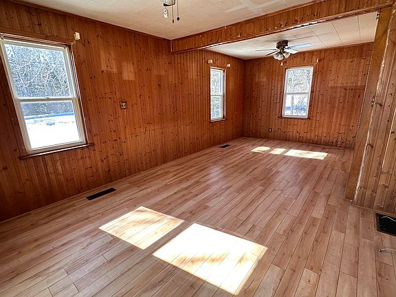 5th image of 131 Old Meeting House Rd