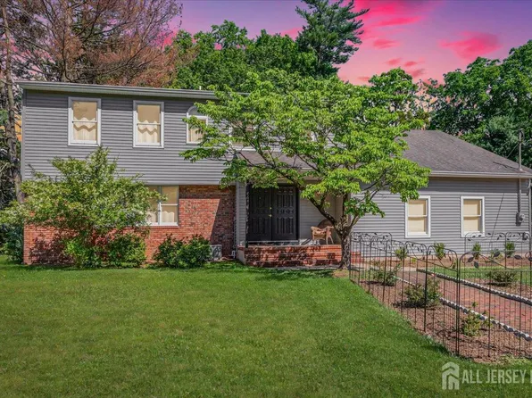 2 Abbott Ct, Edison, NJ 08820
