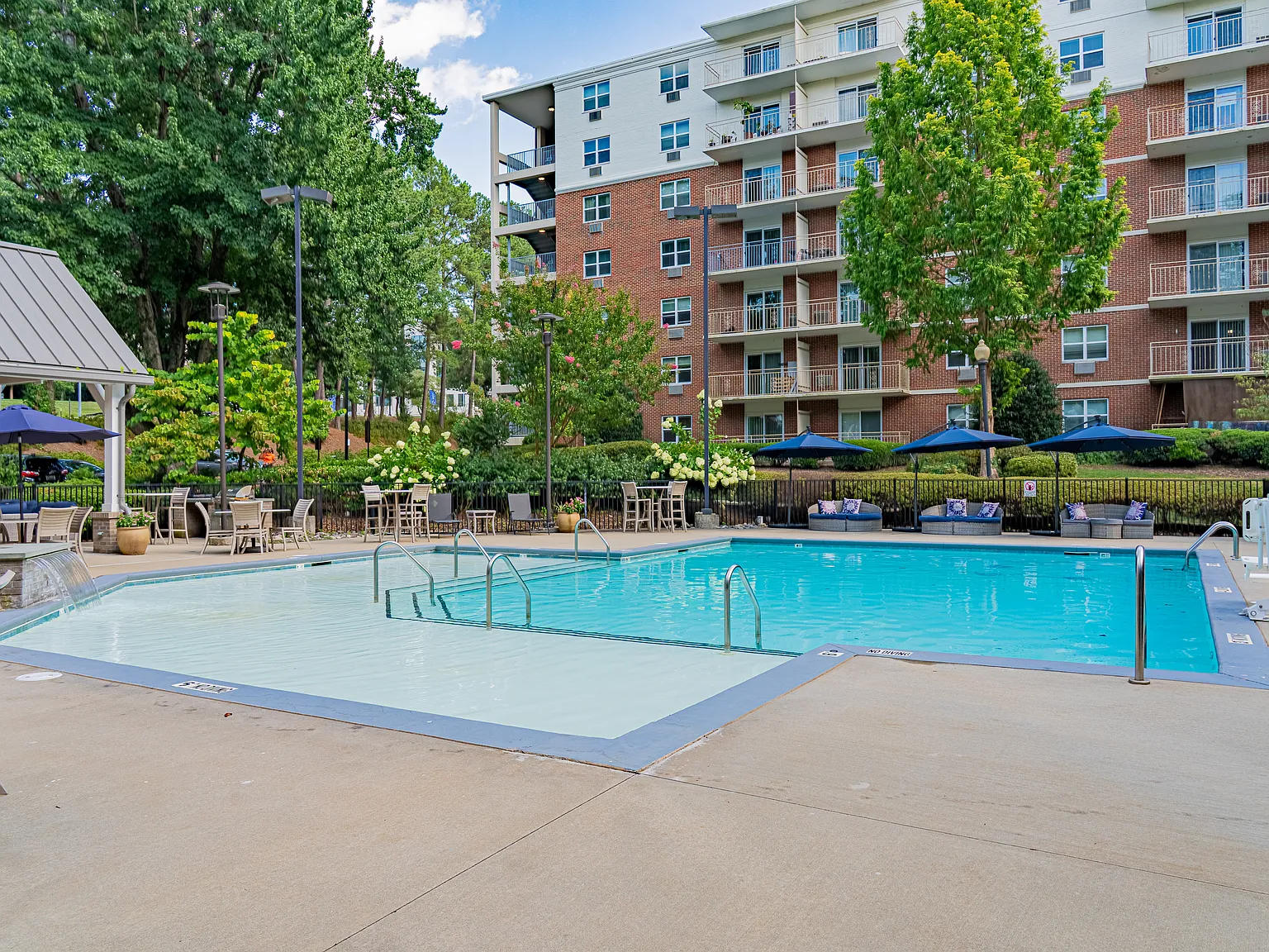 Sterling Glenwood Apartments — Photo 1