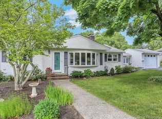 14 Arthur Rd, Andover, MA 01810