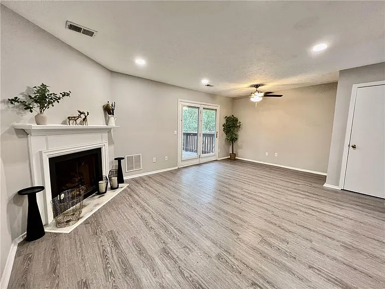 1502 Queen Anne Ct — Photo 5