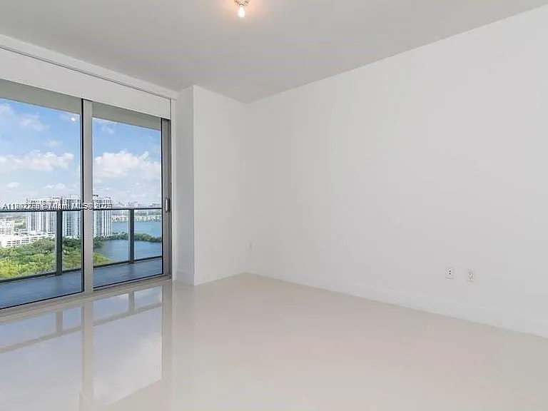 16385 Biscayne Blvd #2103 — Photo 11