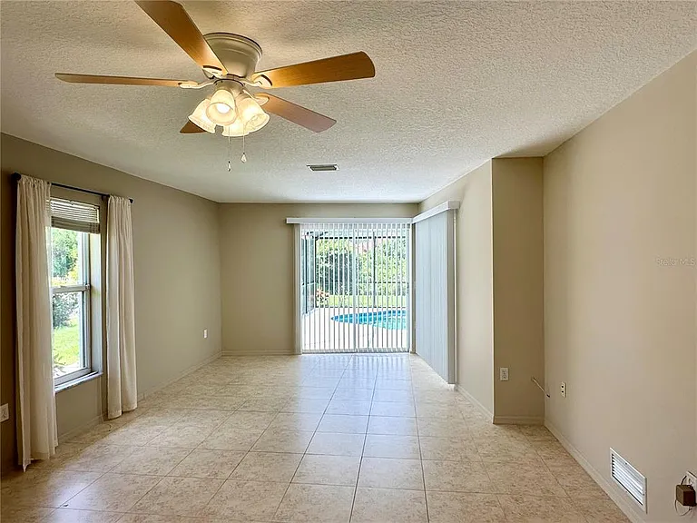 5024 Southern Pine Cir — Photo 6
