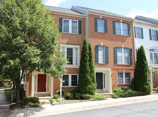 910 Harrison Cir, Alexandria, VA 22304